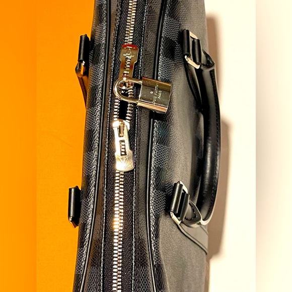 LOUIS VUITTON DAMIER GRAPHITE PORTE DOCUMENTS-VOYAGE NWOT. WITH BOX  & POUCH - Picture 1 of 8